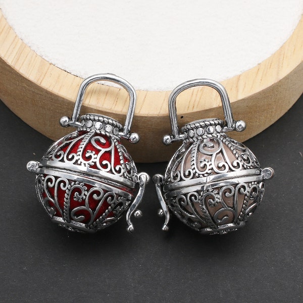 2pcs Antique Hollow Flower Pendant Chime Ball Bead Cage Locket for Aromatherapy Perfume Essential Oil Diffuser Necklace Making