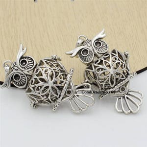 2pcs Antique Silver Filigree Hollow Open Animal Owl Cage Pendant Locket Charms for Aroma Perfume Essential Oil Diffuser DIY Necklace Making