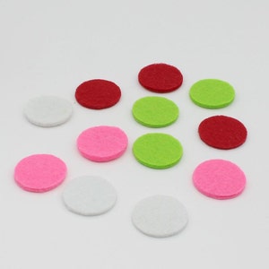 10 pièces médaillon rond rond en feutre de couleur mélangée diffuseur d&#39;huiles essentielles collier tampons de rechange pour médaillons, épaisseur 2,5 mm