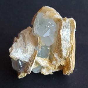 Aquamarine specimen 177ct 4.2x4.1x3cm