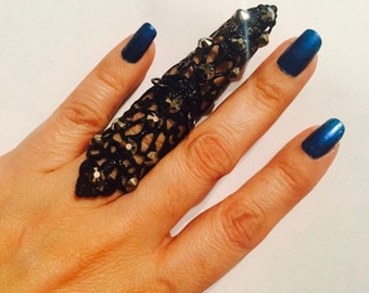 Shield ring,nail guard,Full finger ring, armor ring,black nailguard,metal finger cover,metal nailguard hematite crystals, it’s sizable.