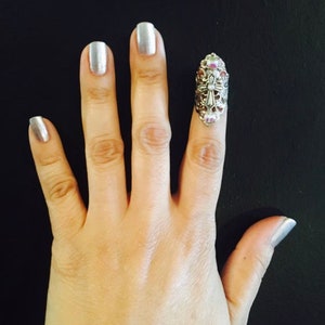 Kreuzkrallenring, Nagelschutz, Fingerspitze, Nagelkralle, Nagelbedeckung, Metallnagelspitze, filigraner Nagel, verstellbar.