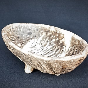 Small Oval Obvara Plate With Three Legs 14x8x5cm image 2