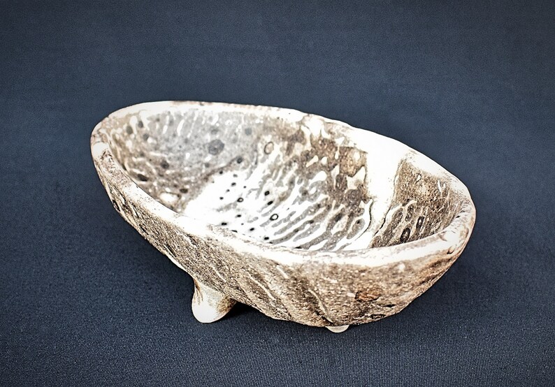 Small Oval Obvara Plate With Three Legs 14x8x5cm image 2