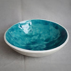 Blue and White Fruit Bowl, Decorative Ceramic Dish, Big Plate 22 cm x 24 cm x 7 cm image 2