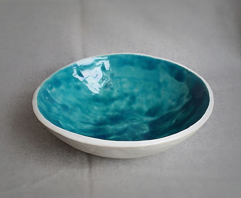 Blue and White Fruit Bowl, Decorative Ceramic Dish, Big Plate 22 cm x 24 cm x 7 cm image 2