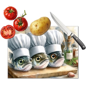 Könnte beinhalten: Eine skurrile Illustration zeigt drei Fische mit Kochmützen, Tomaten, eine Kartoffel und ein Messer. Die Fische haben große, ausdrucksstarke Augen. Ein Schneidebrett, Gewürze und Knoblauch ergänzen die Küchenszene.