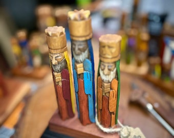 Tres Reyes Magos (Three wise men) rustic hand carved