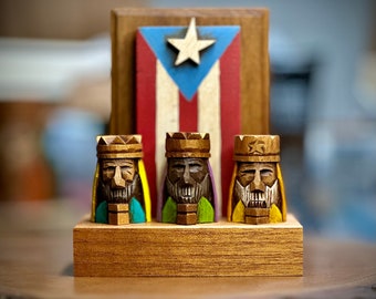 Mini Hand carved Tres Reyes Magos  (Three wise men) 3" Tall with flag