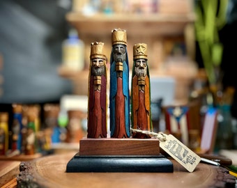 Tres Reyes Magos (Three wise men) rustic hand carved