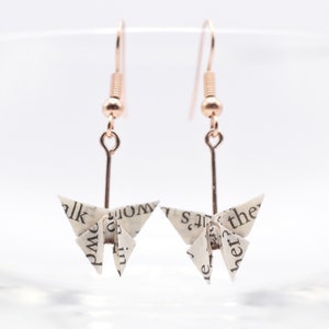 Boucles d'oreilles page de livre. Boucles d'oreilles papillon en origami. Cadeau rat de bibliothèque. Cadeau pour amoureux des livres. Cadeaux livre. Premier anniversaire. Cadeau pour enseignant.