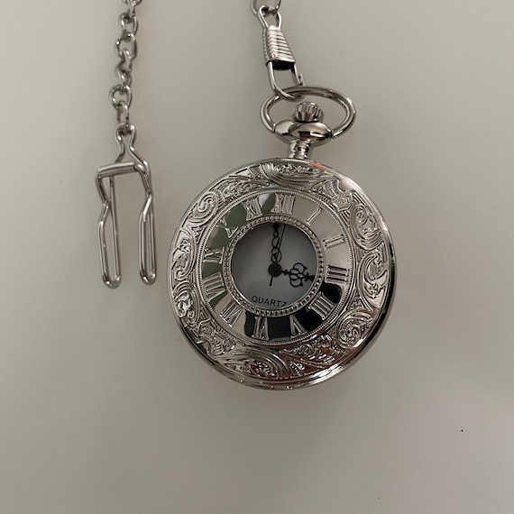 Style Rétro Cadeau Montre De Poche Vintage à Quartz - Chaîne Incluse - Cadran Chiffres Romains - Cadeau Élégant Homme Montre Gousset Homme Style Rétro Cadeau Montre De Poche Vintage à Quartz - Chaîne Incluse - Cadran Chiffres Romains - Cadeau Élégant Homme Montre Gousset Homme