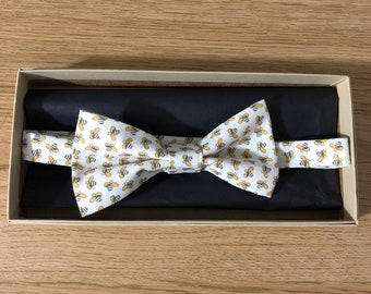 Men's Bumble-bee linen colour Bow-Tie (pre-tied) with bee pattern