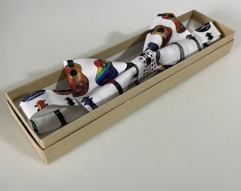 Guitar Men's Bow-Tie (pre-tied) feat. acoustic guitars with colourful designs