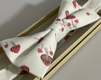 Mushroom Men's Bow-Tie (pre-tied and adjustable) with toadstool design