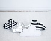 Kids Stuffed Cloud shaped pillow - Gift Ideas Baby Toddler Mobile - white black nursery room decor, Coussin pour bébé, coussin décoratif
