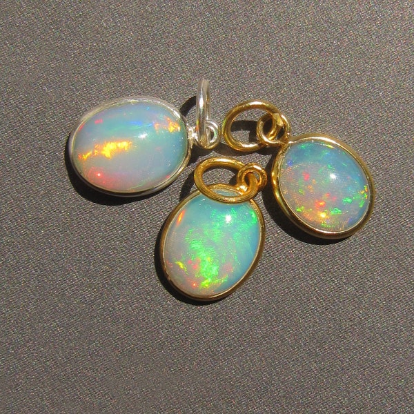 Pendentif opale d'Éthiopie • Argent/or vermeil • 7 x 9 / 8 x 10 / 9 x 11 mm • Anneau de 5 mm / trou de 3,60 mm • Charme de pierre précieuse naturelle • SUPERBE