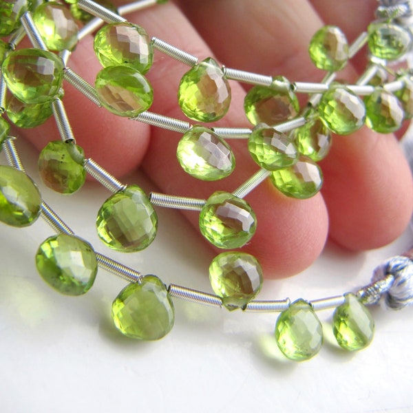Peridot hearts • 4-4.5-5mm • AAA micro faceted • Natural genuine gemstone briolettes • Vivid spring green • SUPER CUTE <3