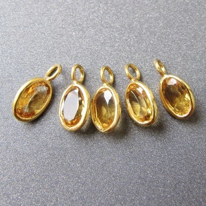 Pingente de Citrino em Ouro 18k • Oval de 6 x 4 mm • Pedra preciosa natural • Ouro maciço de 18 quilates • Anel de 3 mm com furo de 1,75 mm • Pedra do mês de novembro