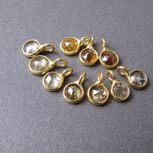 Dije de diamante rústico de oro de 18 k • 2,5-4 mm • Anillo de 3-4 mm • Diamantes naturales de talla rosa • Champán claro/oscuro