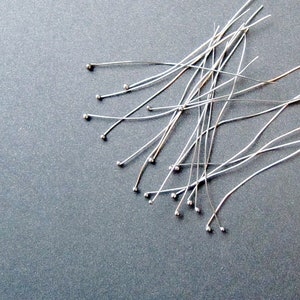 Broche con cabeza esférica de oro blanco de 14 k • Calibre 26/28 • 1,5/2 pulgadas • Chapado en rodio • Oro macizo de 14 quilates