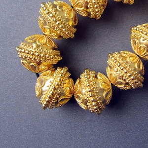 18k gold bead • 12x15mm • AMAZING • Solid 18 carat yellow gold • Large big focal beads • Handmade • Granulation filigree • Designer findings