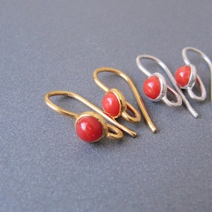 Koraalzilveren vermeil-oorbellen • 17 mm • Sterlingzilver/goudvermeil • Natuurlijk Sardisch koraal 3,50 mm • Oorbellenhaken met open lus