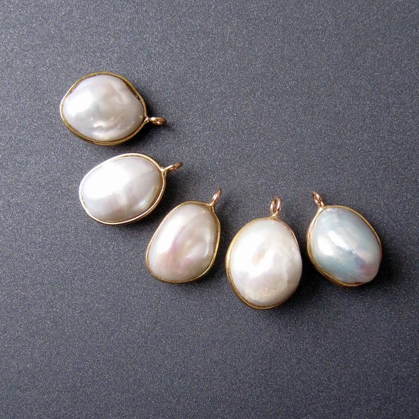 Breloque perle baroque en or 18 carats • 8 x 9-10 mm • Bague 3 mm / trou 1,90 mm • Or massif 18 carats • Perle de culture d'eau douce ondulée AAA