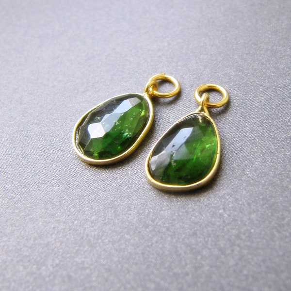 18k Gold Green Tourmaline Slice Charms • 1 pair • 8x7mm • 3.75mm Ring / 2.60mm Hole • Interchangeable Dangle Drops For Hoop Earrings