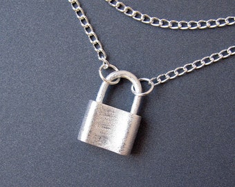 Silver padlock necklace • 2.3mm curb chain • 14x20mm padlock clasp • Brushed shimmering Sterling silver 925 • Layering layered neckmess