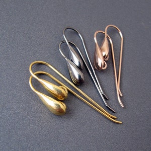 Zilveren oorbellen • Geelroségoud vermeil zwart rhodium • 30 x 4 mm • Met open ring • Oorbellen Bevindingen Herdershaken
