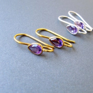 Amethyst Träne Ohrhaken • Silber / Gold Vermeil • Natürliche afrikanische lila Amethyst • Ohrhaken mit offener Schleife
