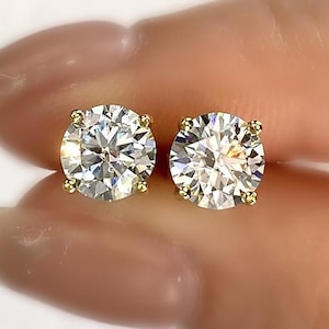 Moissanite oorknopjes in verguld sterling zilver • 1 paar • Rond, 4-pootzetting • Gecertificeerde VVS1 laboratoriumdiamanten • MEGA SPARKLING