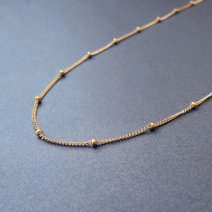 Collar de cadena satélite • Relleno de oro de 14 k • Collar de 16/18 pulgadas • Cadena de eslabones de 1 mm • Cuentas de 1,9 mm • Cierre de anillo de resorte