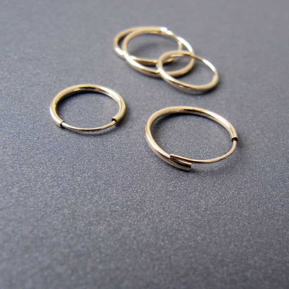 14K ホワイトゴールド プレーンポリッシュ エンドレスフープイヤリング 小さな女の子とティーン前のお子様向け 9mm - シンプルな研磨ジュエリー