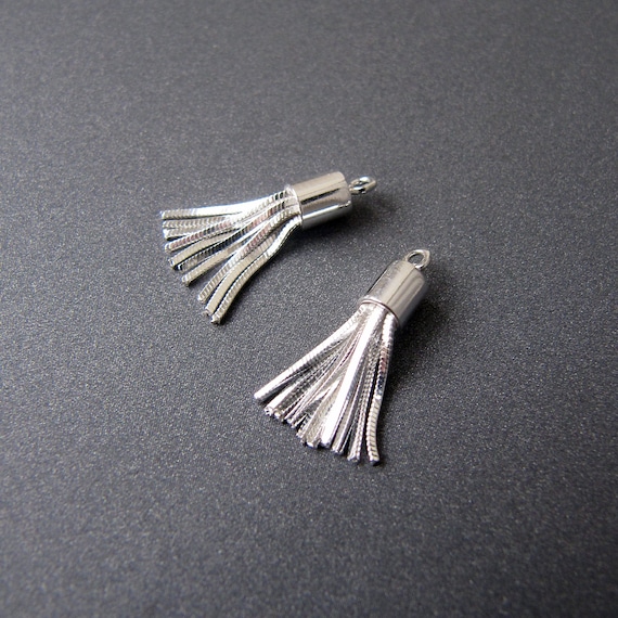 The cutest ever Silver Tassel • Petite 18x4mm • Sterling silver 925 • Shiny diamond cut snake chain • European quality • Small charm