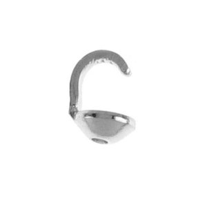 Op de afbeelding: Een zilverkleurige metalen knijpkraalverberger met een kleine, ronde, komvormige basis met een centraal gat en een gebogen, haakachtige uitsteeksel aan de zijkant, ontworpen voor het vastzetten van uiteinden van koorden in sieraden.