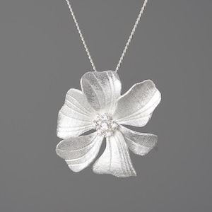 Silver Kosmosblommahänge med Kedja Halsband • 29 x 24 mm • Sterlingsilver • Gnistrande CZ • VACKER Gåva för Vildblomsälskare