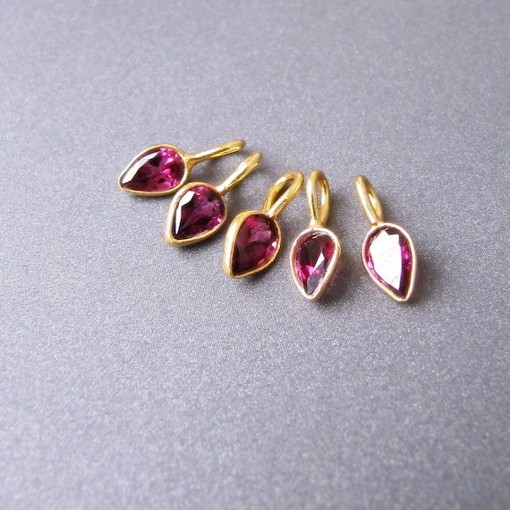 Rhodolite Garnet Charm in Solid 18k Gold • 5x3.50mm Eyelet / 3.75x2.50mm Hole • 6x4mm Natural Gemstone • Tariff Free Delivery to USA