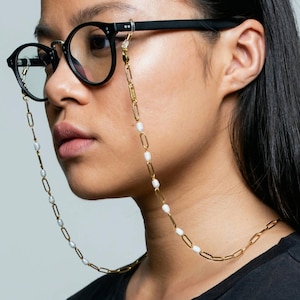 GOLD PEARL | Chic Glasses Chain for women made from pearls and stainless steel