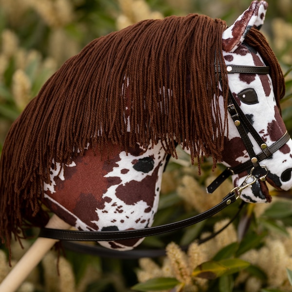 Hobby horse with adjustable bridle and reins