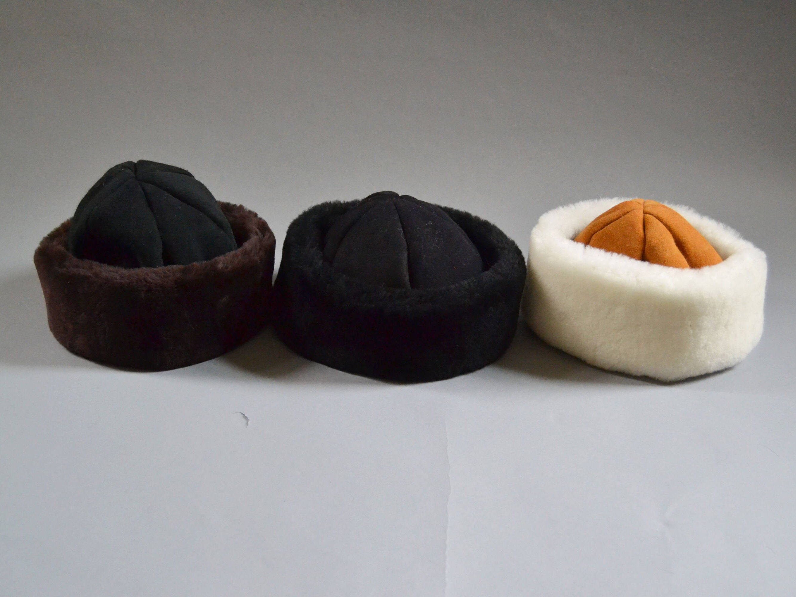 The Classic - Sheepskin Hat - Black Shearling With Brown