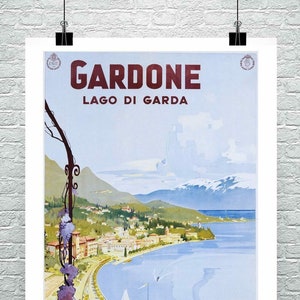 Gardone Lago Di Garda 1934 Vintage Italiano Travel Poster Fine Art Giclee Stampa su tela o carta Premium