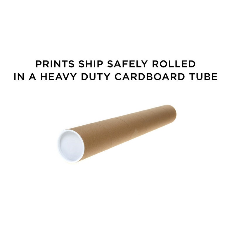 Pu&ograve; includere: Un tubo di cartone marrone con tappi bianchi. Il testo "PRINTS SHIP SAFELY ROLLED IN A HEAVY DUTY CARDBOARD TUBE" &egrave; stampato su uno sfondo bianco.