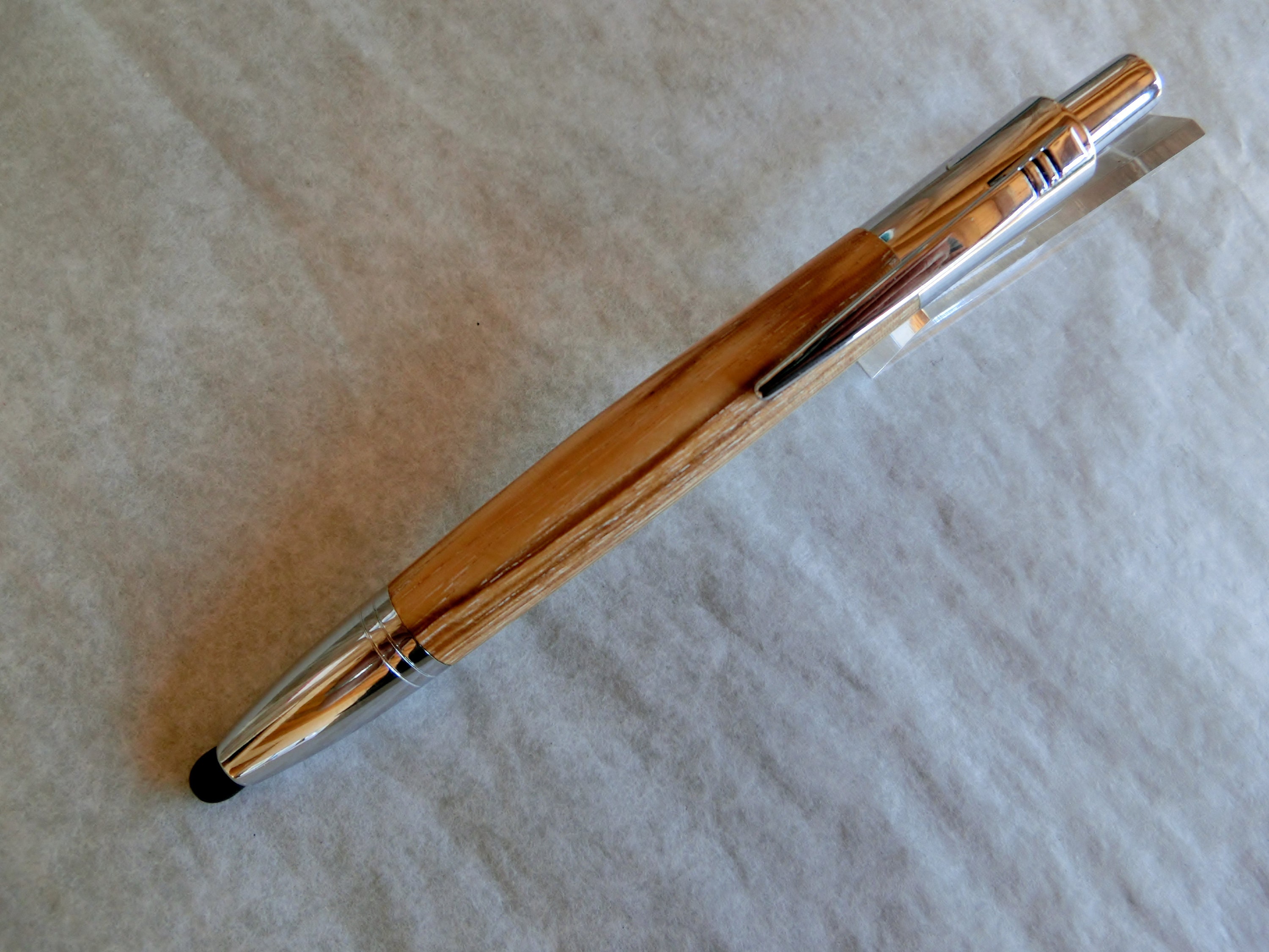 stylo Écolier en Zébrano