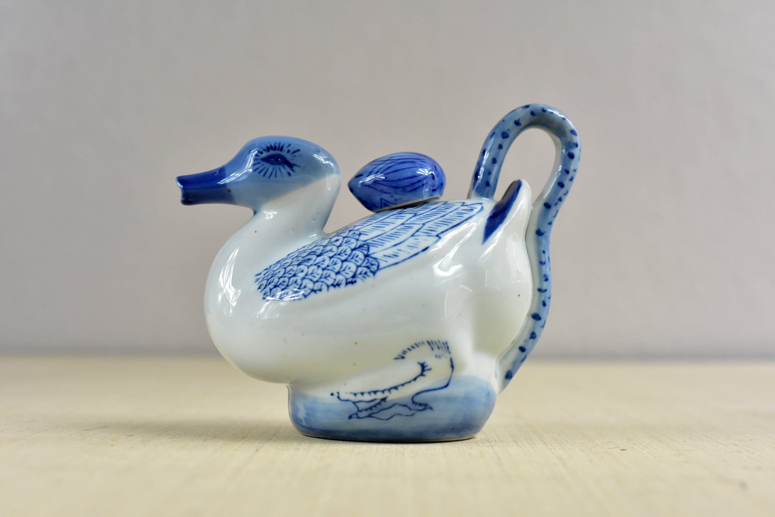 * vintage pot ୨୧ * 蒼い鳥の mini テリーヌポット Vintage,white and Blue,duck Shaped,teapot,hand Painted,bird