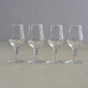 Vintage Klare Schnapsgläser Set mit 4 Wodka Likör Gläsern