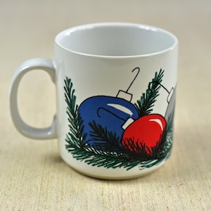 Vintage,Vintage Mug,Ceramic mug,Coffee mug,Made in Indonesia,Stoneware, Christmas Ornaments,Balls,Greenery,White,Vitromaster,10 Oz