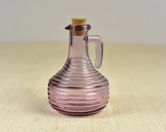 Vintage, vidro, roxo, jarro, garrafa, feito na Espanha, frasco de boticário, decoração de prateleira, colecionável, com nervuras, plugue de cortiça