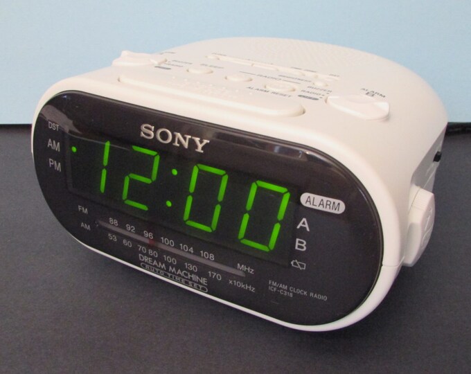 White Sony Dream Machine ICFC318, Alarm Clock Radio/ Rounded Face Sony